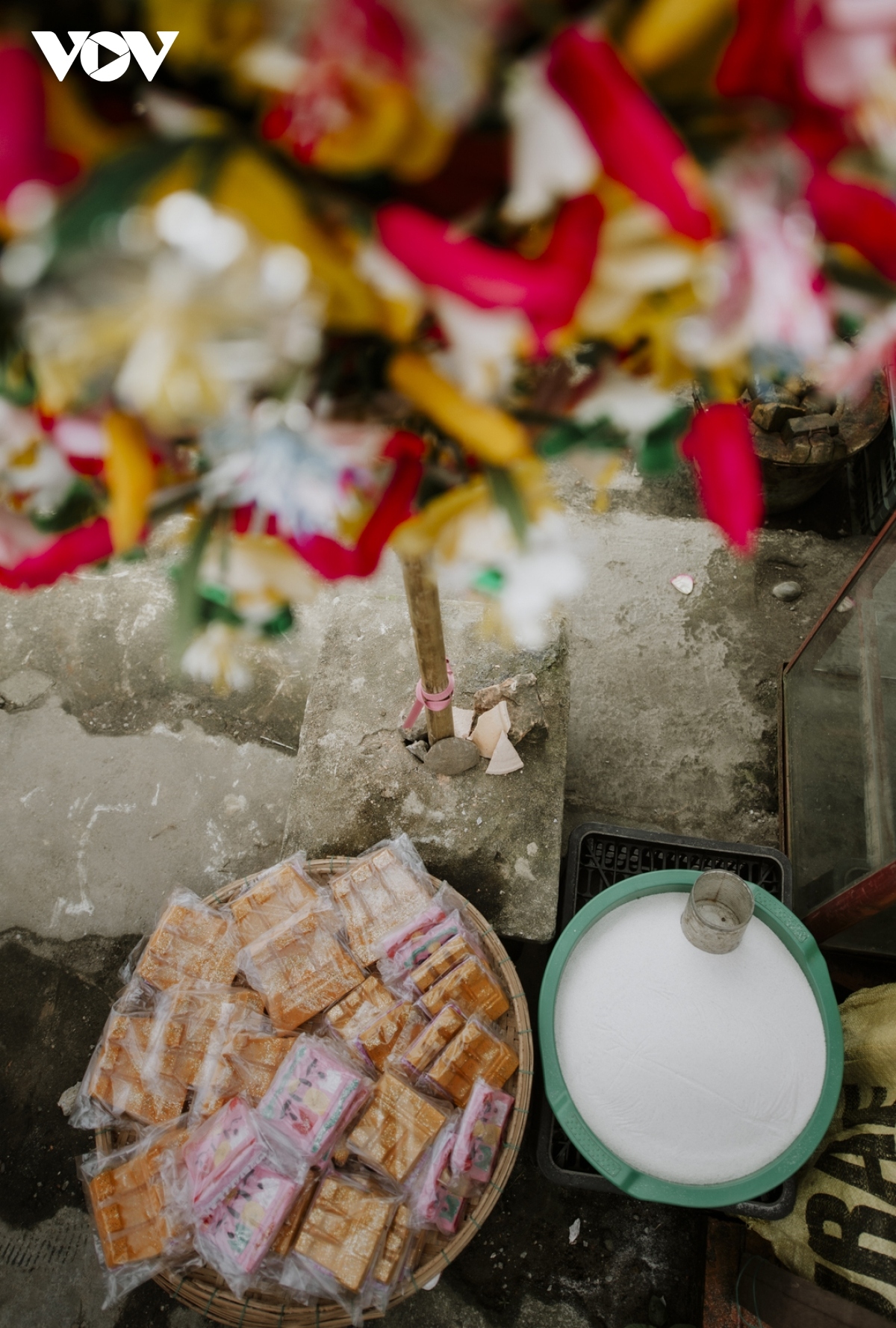 making kitchen god figurines for tet in thua thien-hue picture 13