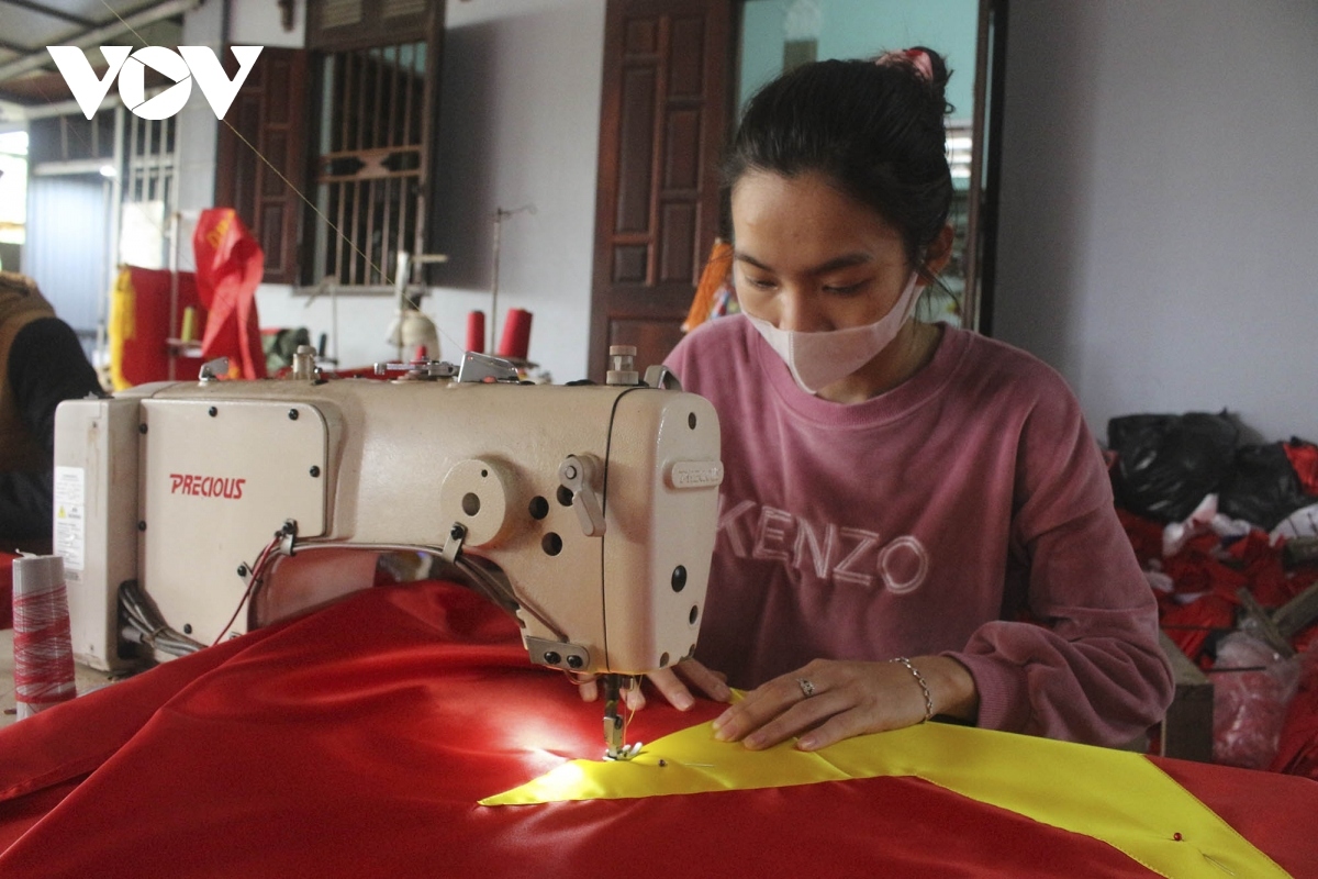 national flag making village in hanoi busy ahead of tet picture 1