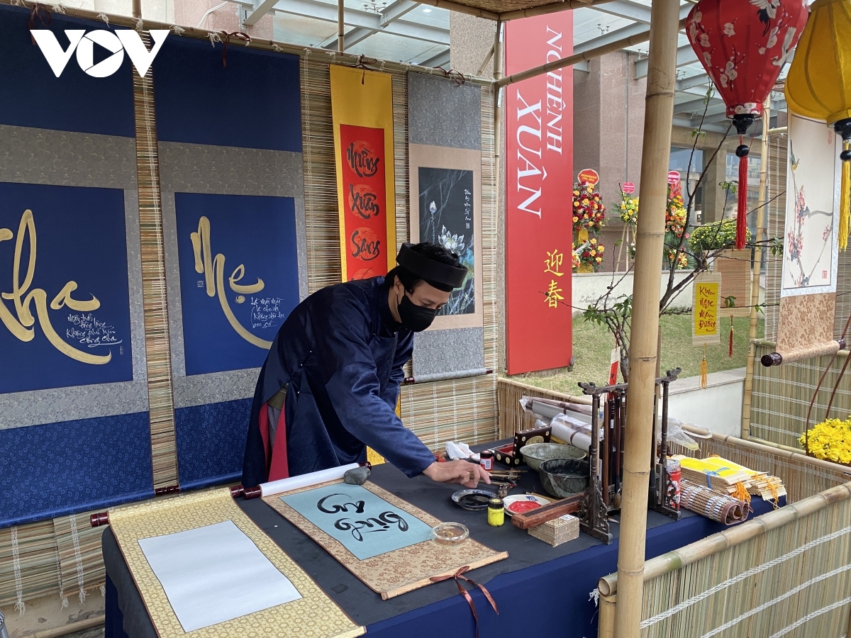 exhibition on traditional tet opens to public picture 1