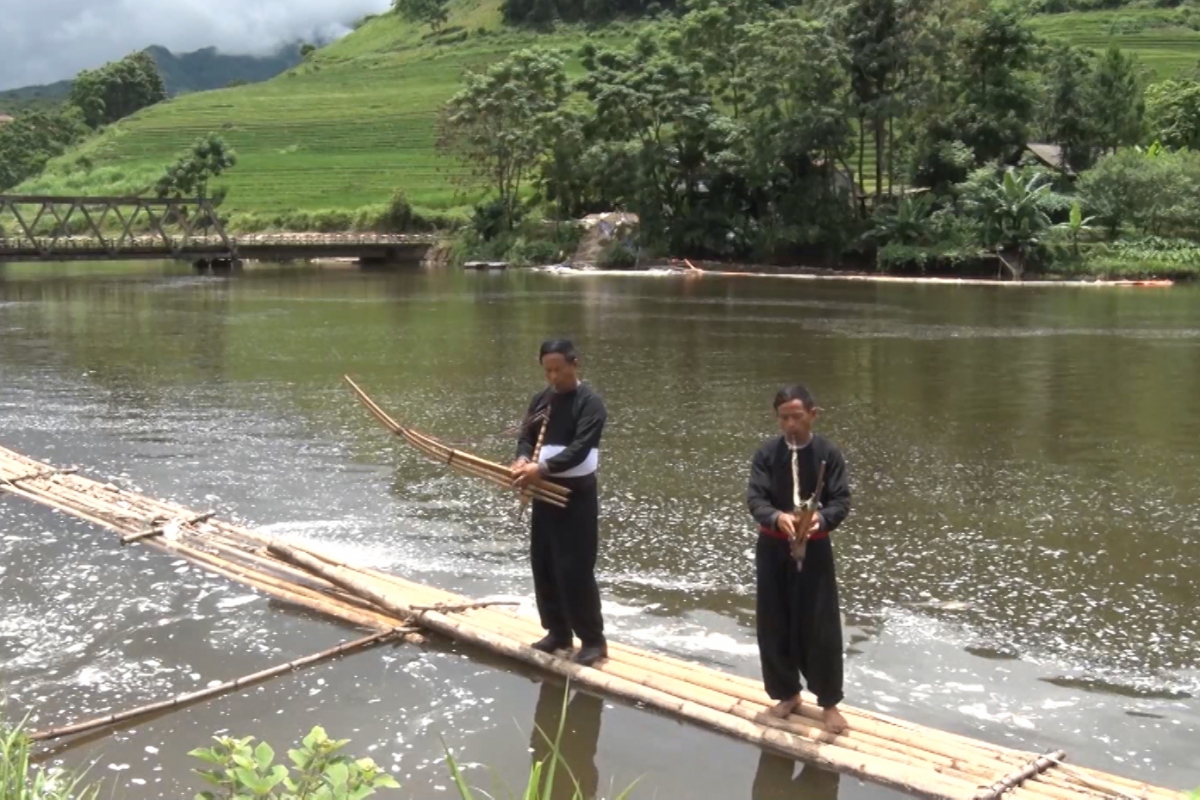 Hấp dẫn tiếng khèn Mông trên \