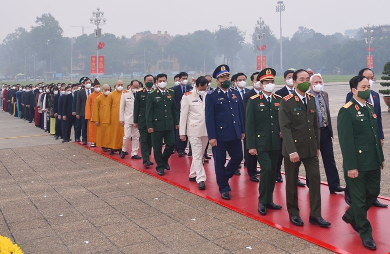 lanh dao Dang, nha nuoc va cac dai bieu quoc hoi vao lang vieng chu tich ho chi minh hinh anh 4