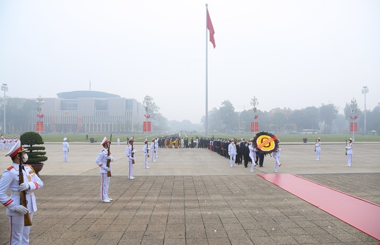 lanh dao Dang, nha nuoc va cac dai bieu quoc hoi vao lang vieng chu tich ho chi minh hinh anh 6