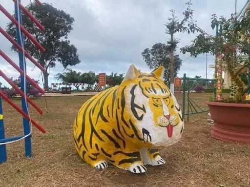 Hổ Đắk Nông cũng mập mạp nhưng lại có biểu cảm gây cười mạnh.