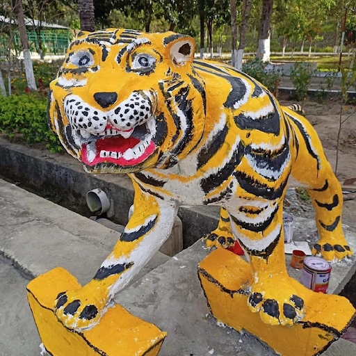 Hổ Đắk Lắk được nhận xét là làm khá cẩu thả khi tạo hình trông vô cùng nham nhở.