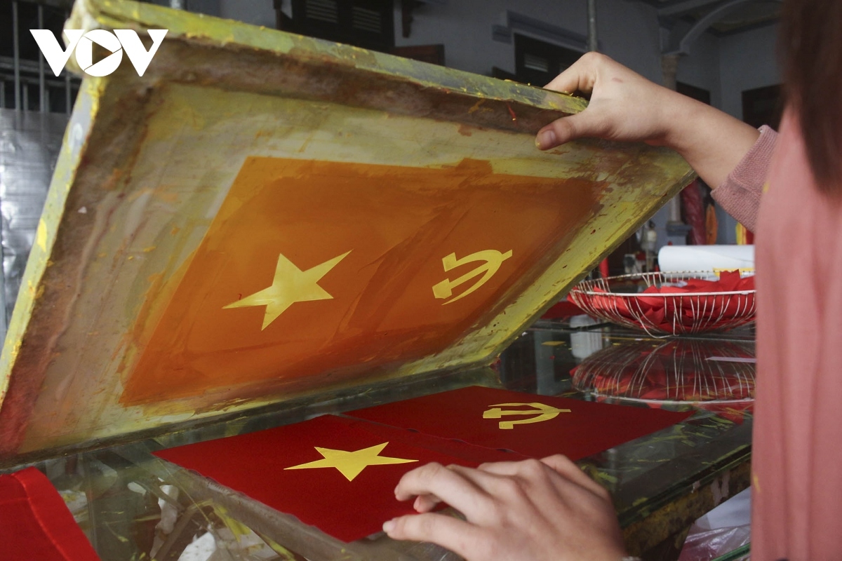 national flag making village in hanoi busy ahead of tet picture 2