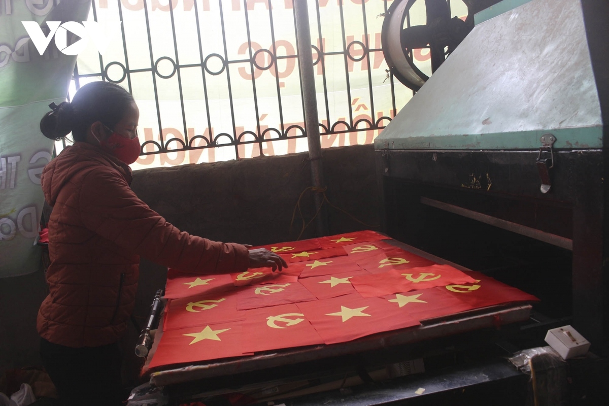 national flag making village in hanoi busy ahead of tet picture 3