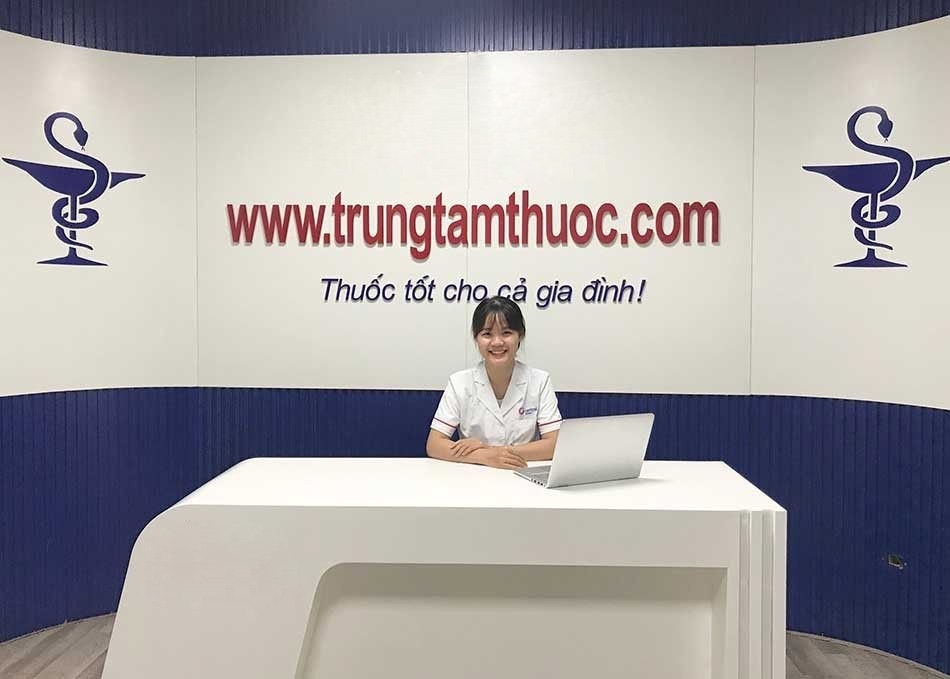 Dược sĩ Nguyễn Thư phụ trách chuyên môn tại Trung tâm Thuốc Central Pharmacy.