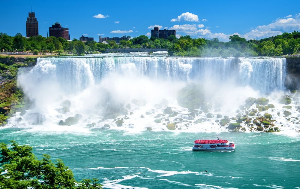 4. Canada. Năm 2009-2010, Canada phát hiện được các mỏ dầu cát với trữ lượng lên tới 150 tỷ thùng. Hiện trữ lượng dầu lửa của Canada là 178,1 tỷ thùng, chiếm 17,8% toàn cầu, xếp thứ hai Thế giới sau Saudi Arabia. Ngoài ra, Canada còn có trữ lượng uranium lớn thứ hai thế giới.
