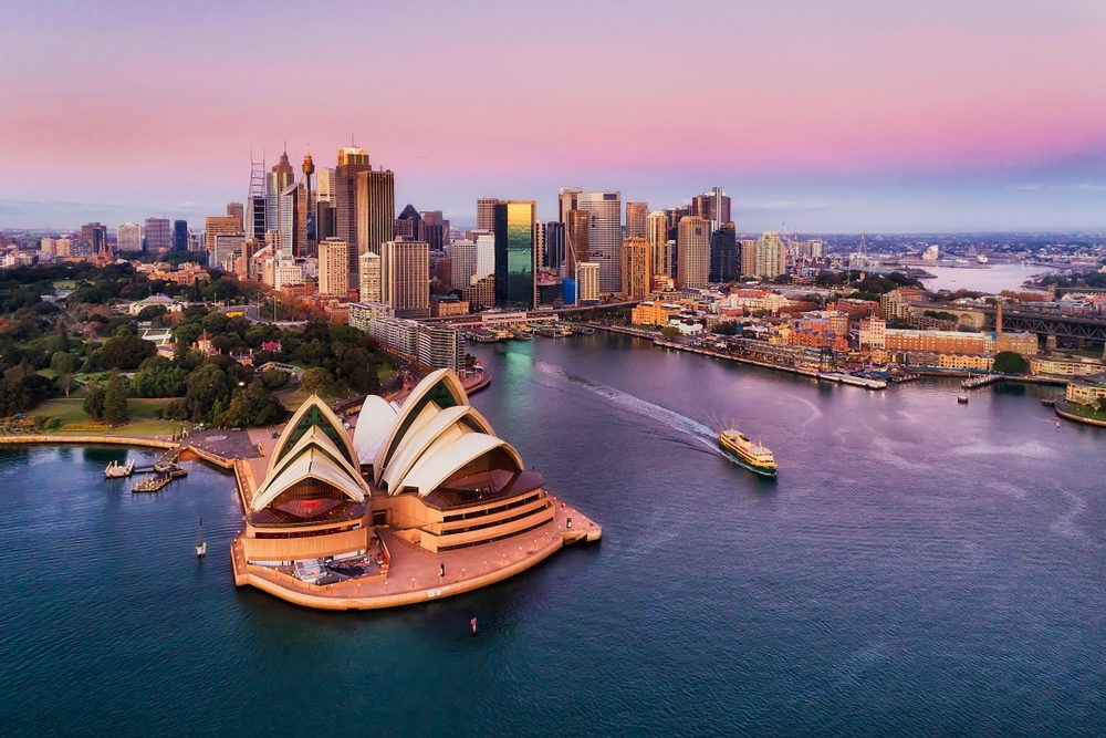 7. Australia. Tài nguyên thiên nhiên giàu có của Australia nằm ở các mỏ than, đồng, quặng sắt và rừng gỗ. Đất nước này hiện có trữ lượng vàng lớn nhất thế giới, chiếm 14,3% toàn cầu. Ngoài ra, Australia cũng sở hữu 46% trữ lượng uranium của Thế giới.