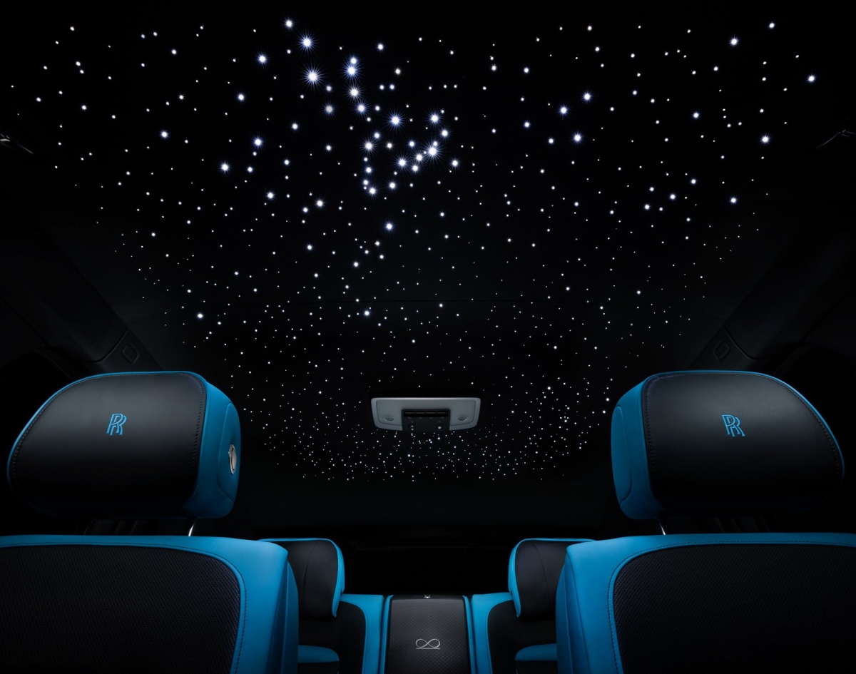 Trần sao Shooting Star Starlight Headliner đặc trưng của các mẫu Rolls-Royce.