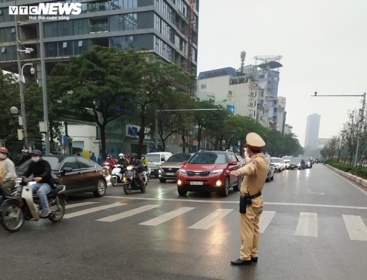 5 o to tong lien hoan, cao toc phap van - cau gie tac dai tu sang som hinh anh 8