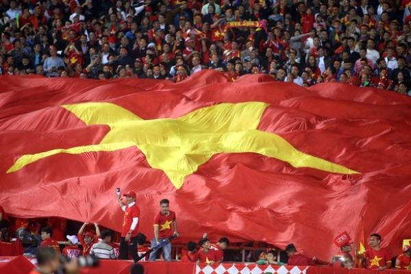 3,000 m2 national flag launched to support vietnam in world cup qualifiers picture 1