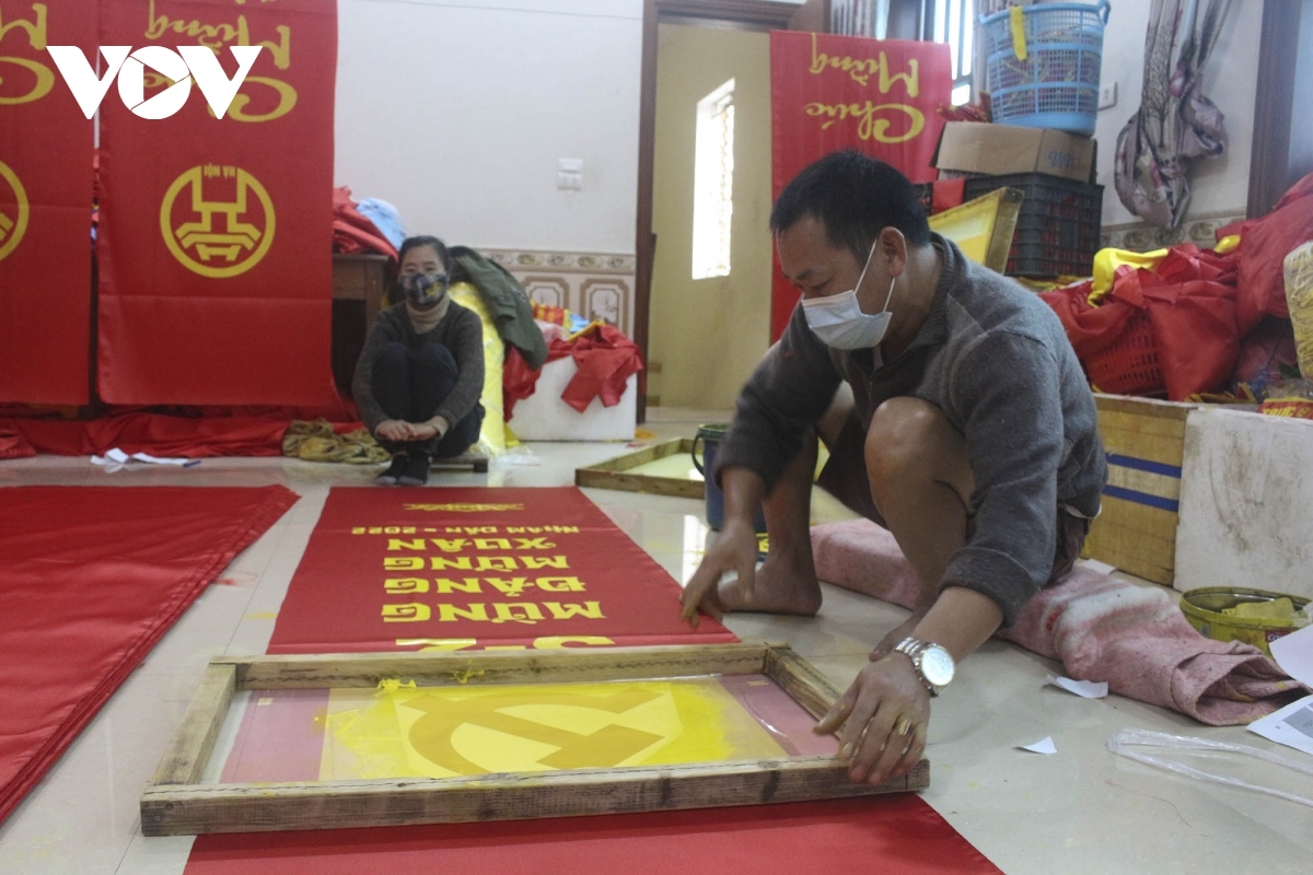 national flag making village in hanoi busy ahead of tet picture 9