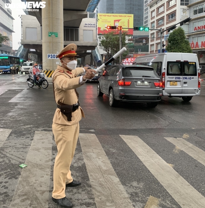 5 o to tong lien hoan, cao toc phap van - cau gie tac dai tu sang som hinh anh 9