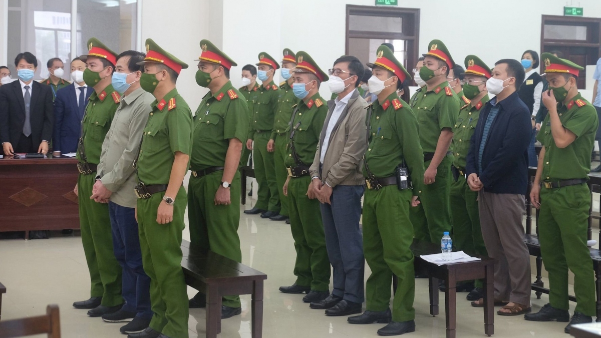 Ngày 5/11/2021, TAND TP Hà Nội mở phiên tòa sơ thẩm, xét xử ông Nguyễn Duy Linh- cựu Phó Tổng cục trưởng Tổng cục Tình báo (Bộ Công an) trong vụ đưa, nhận hối lộ. 