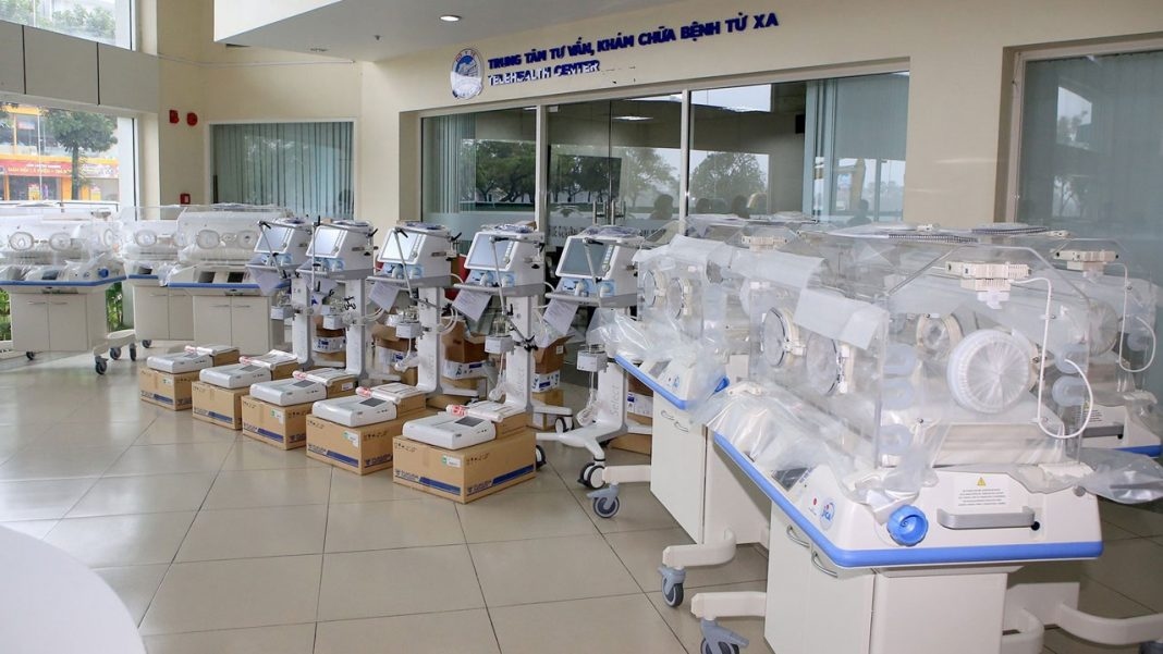 jica donates medical equipment to hue central hospital picture 1