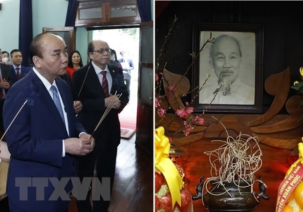 state leader offers incense to president ho chi minh picture 1