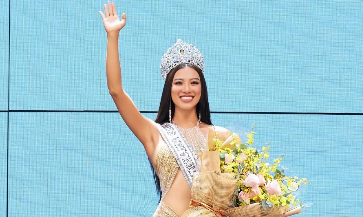 Á hậu Kim Duyên xúc động khi về lại Việt Nam sau hành trình tại Miss Universe