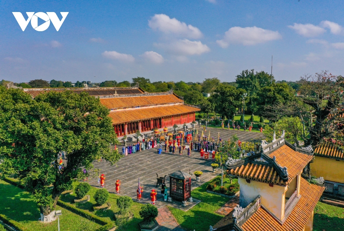 The event opened with the title “Dang Tien Huong Xuan” and is co-organised by the Hue City and Hue Monuments Conservation Centre.