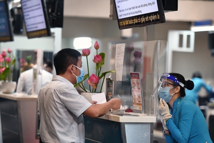 airfares fall to record low as tet holiday draws near picture 1