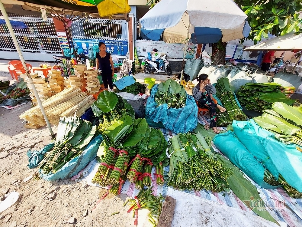 Chợ lá dong Ông Tạ vắng khách hơn mọi năm.