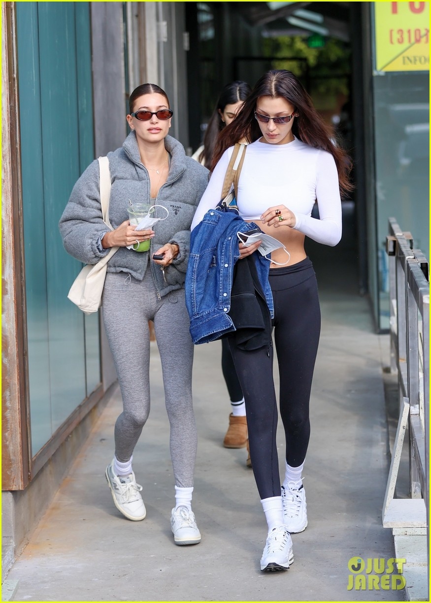 hailey baldwin goi cam di choi cung ban than bella hadid sau buoi tap pilates hinh anh 3