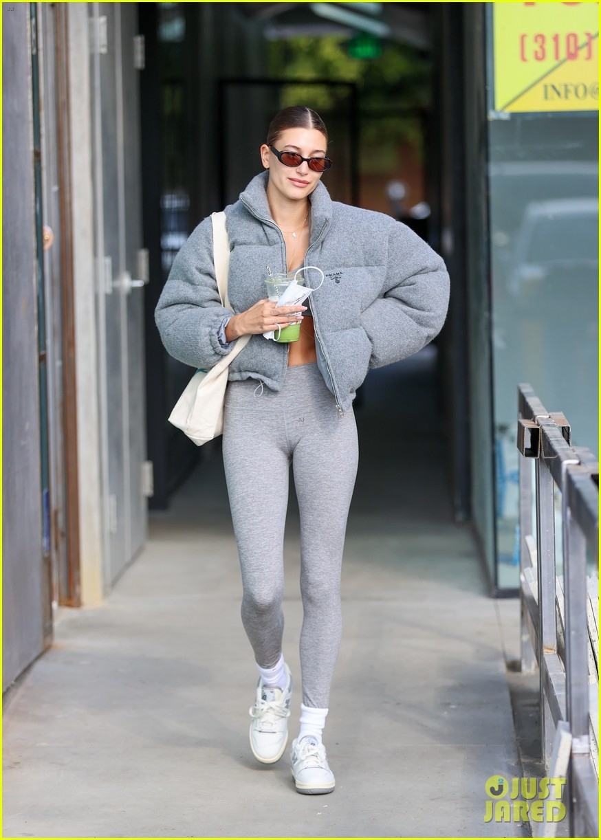 hailey baldwin goi cam di choi cung ban than bella hadid sau buoi tap pilates hinh anh 6