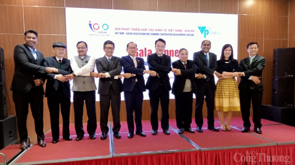 vietnam, asean 3 seek to promote economic development cooperation picture 1