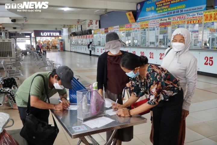 crowds descend on southern bus station ahead of tet picture 6