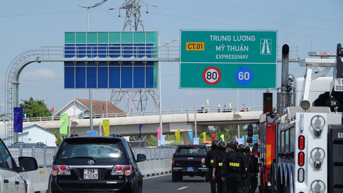 Cao tốc Trung Lương - Mỹ Thuận đã hoàn thành tuyến chính, cho xe lưu thông dịp Tết Nhâm Dần 2022.