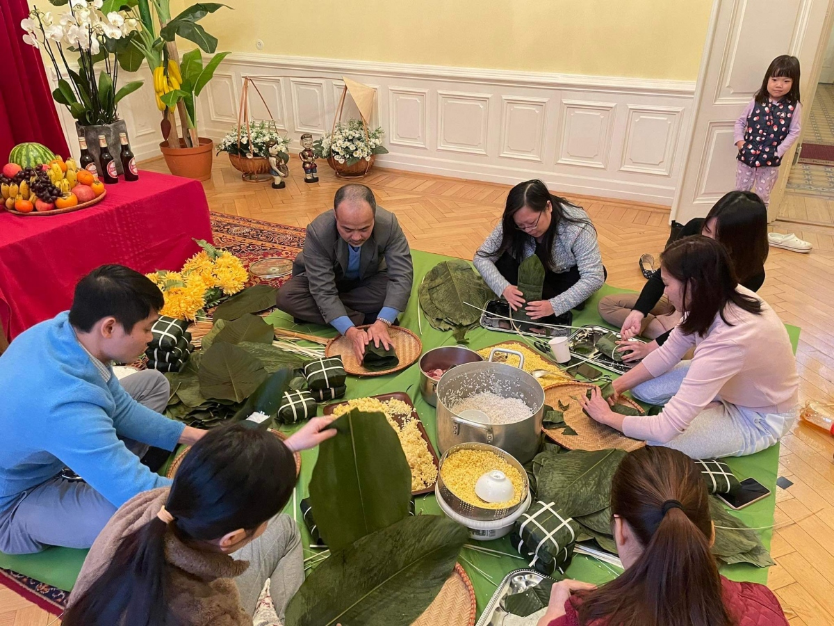 Đại sứ Việt Nam ở nước ngoài: "Lo cho bà con một cái Tết an toàn, ấm cúng, đủ đầy"