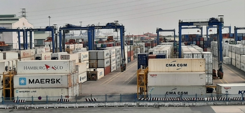 Hàng hóa của doanh nghiệp ở Cảng Cát Lái, TP Thủ Đức chờ xuất khẩu. (Ảnh: Lệ Hằng)