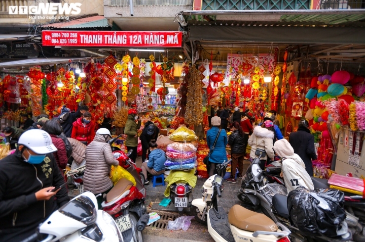 bustling street in hanoi gears up for upcoming tet holiday picture 1