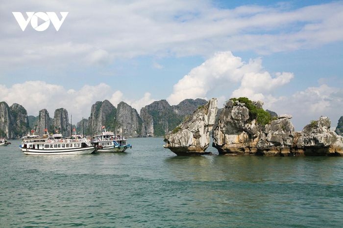 ha long bay among 10 friendly places to visit in southeast asia picture 1