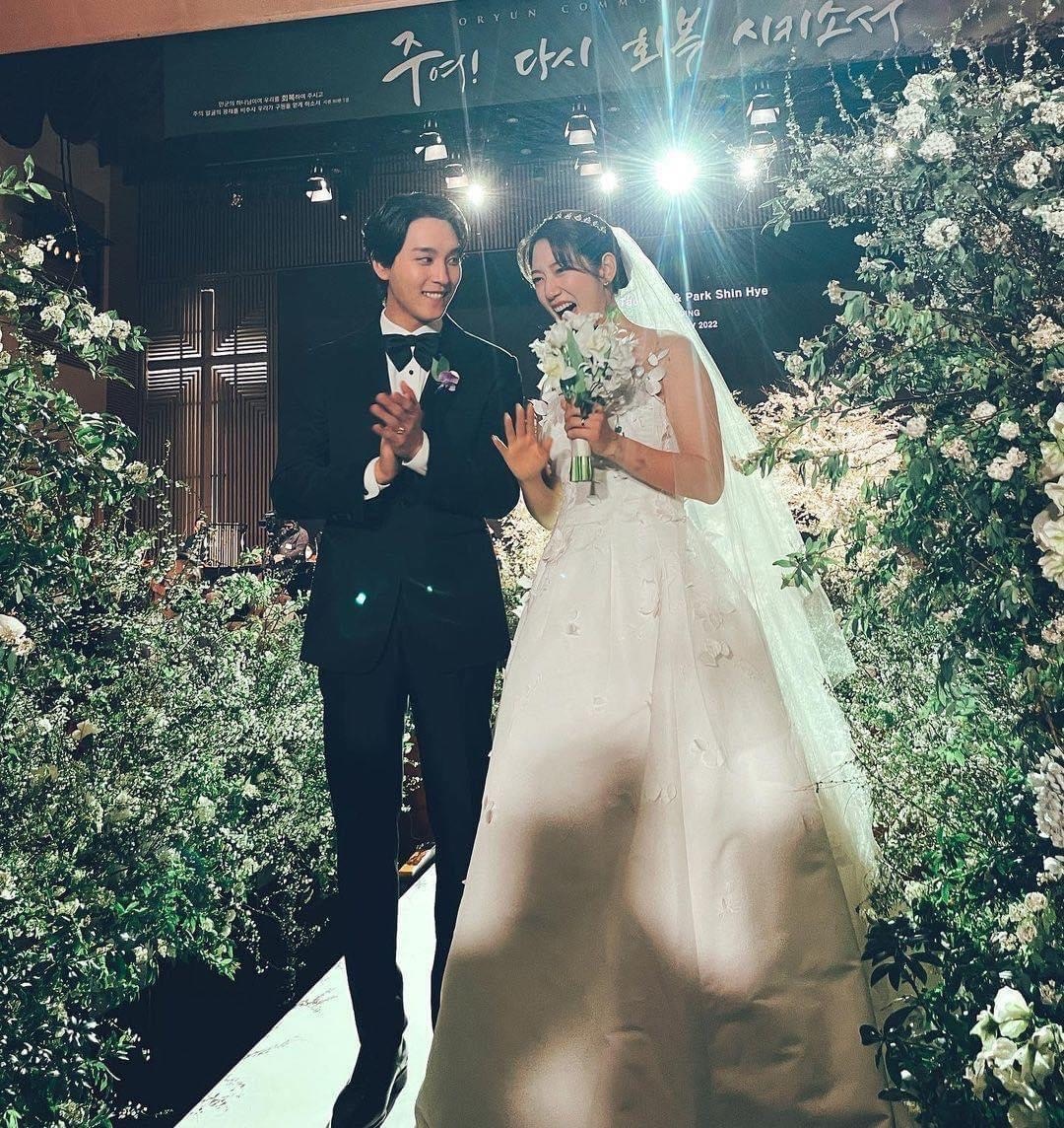 Hé lộ những hình ảnh trong đám cưới của Park Shin Hye và Choi Tae ...