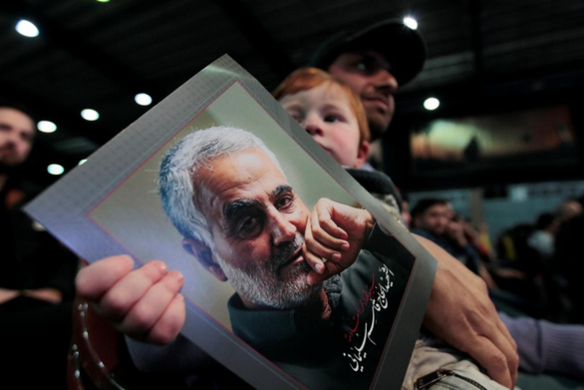 Người dân Iran tưởng niệm Tướng Qassem Soleimani - Ảnh: Reuters