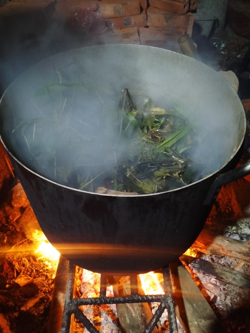 hop khzong menh pau - uong bua thong minh ngay tet cua nguoi dao do lao cai hinh anh 1