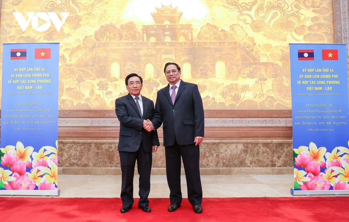 PM Chinh and his Lao counterpart PM Viphavanh co-chair the 44th session of the Vietnam-Laos Intergovernmental Committee for Bilateral Cooperation on January 10.