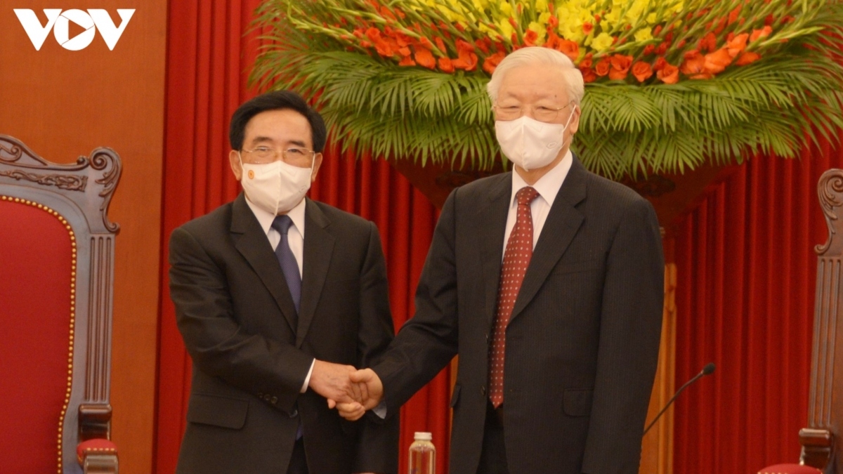 Receiving Lao PM Viphavanh, Party General Secretary Nguyen Phu Trong (R) described his guest’s official visit as a demonstration of the close-knit and special ties between both sides.