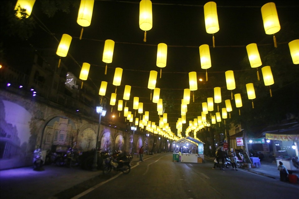 traditional tet market opens in hanoi picture 1