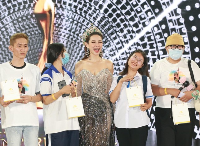 homecoming ceremony for miss grand international 2021 thuy tien picture 8