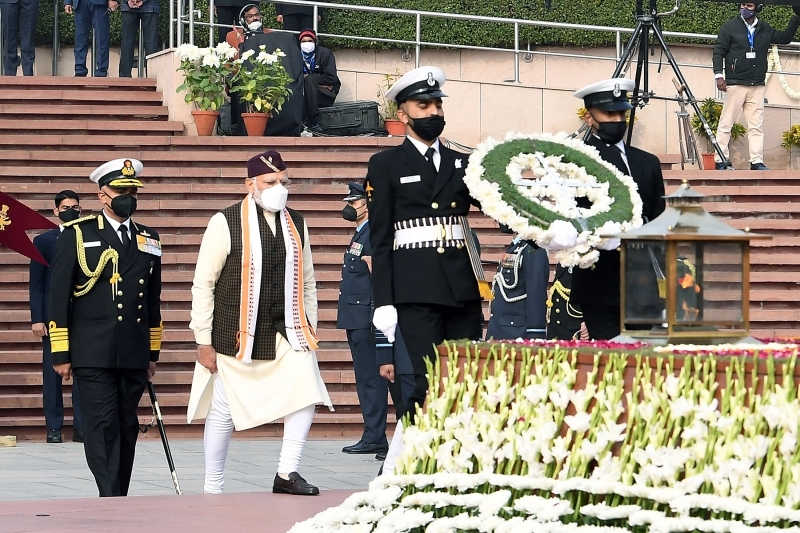 Thủ tướng Narendra Modi dâng hoa tại Đài tưởng niệm Chiến tranh Quốc gia