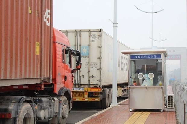 quang ninh sees clearance of nearly 200 trucks via border gates, crossings with china picture 1