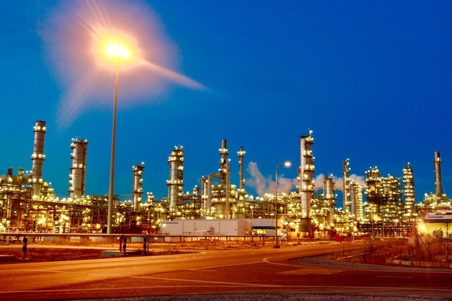 largest oil refinery on verge of shutdown due to financial difficulties picture 1