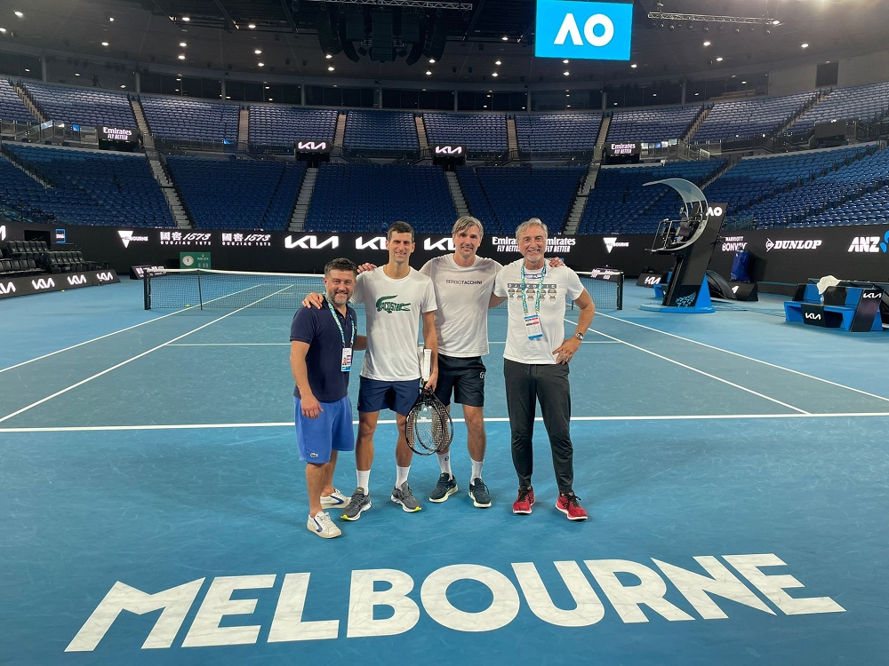 Novak Djokovic vừa kết thúc buổi tập đầu tiên sau khi giành chiến thắng trong vụ kiện chính quyền Australia. (Nguồn: Twitter Novak Djokovic)