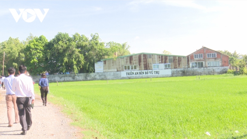 Nhiều người dân cho hay, ông Vân gắn mác tu hành và có những hành động lên mạng kêu gọi, gào thét đòi tự tử khi con nuôi rời khỏi chốn “tu hành