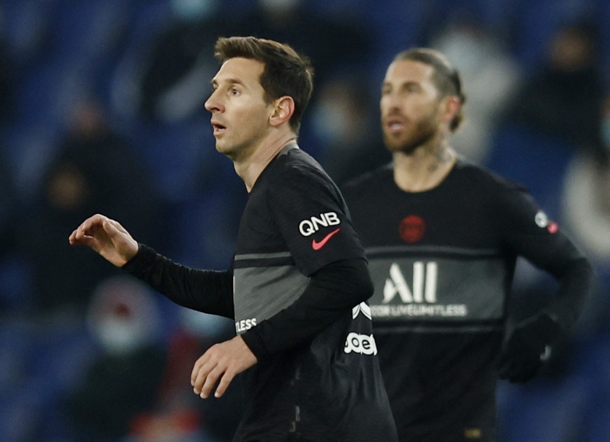 Ngay sau khi Sergio Ramos nâng tỷ số lên 2-0, Lionel Messi được tung vào sân thế chỗ Angel Di Maria.