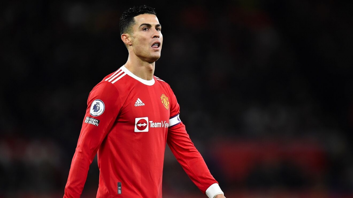 Vì sao Cristiano Ronaldo liên tiếp vắng mặt trong đội hình MU?