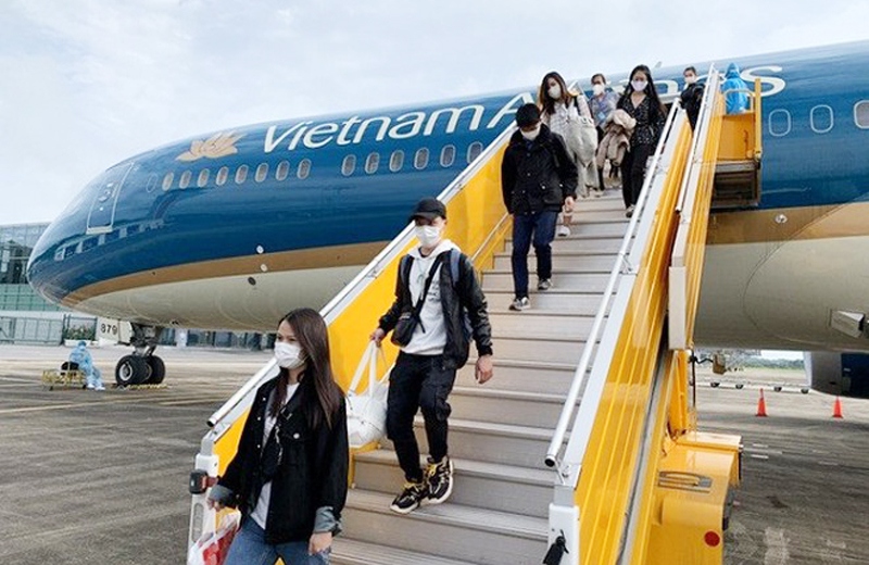 Dự báo lượng khách về Việt Nam sẽ vượt 30.000 hành khách/tuần, bao gồm cả công dân Việt Nam, Việt kiều và người nước ngoài là khách ngoại giao, công vụ, chuyên gia, nhà đầu tư...