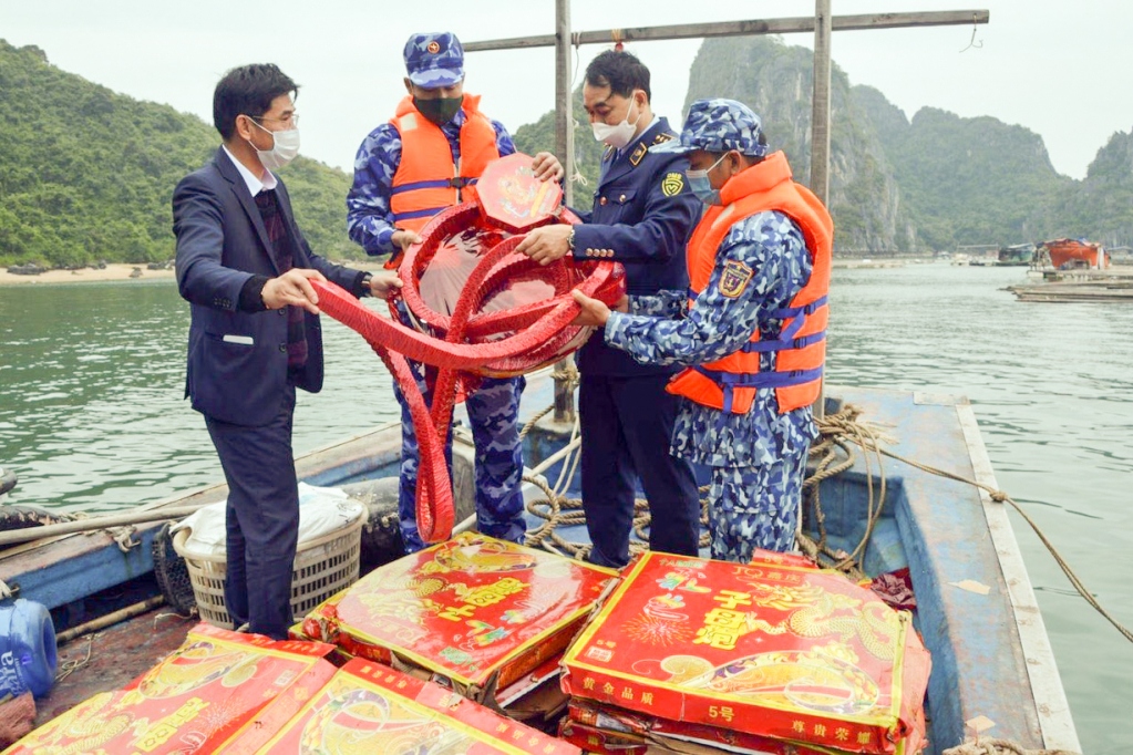 Lực lượng chức năng thu giữ toàn bộ số pháo.
